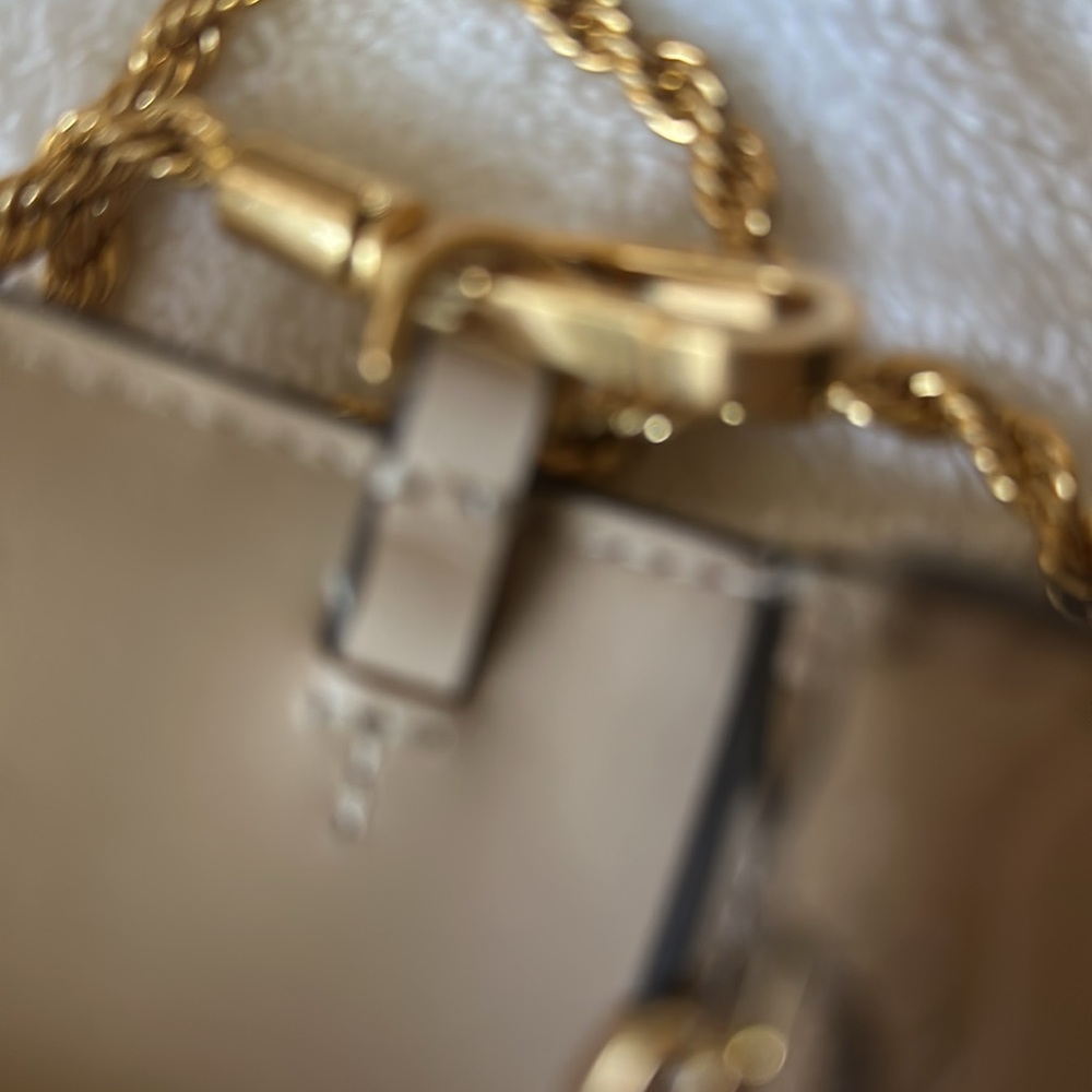 Tory Burch Beige Croc-Embossed Crossbody Bag with Gold Chain - Picture 10 of 15